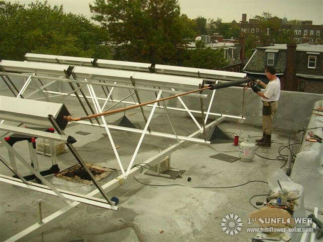 تركيب وتثبيت تجميع الطاقة الشمسية (3)