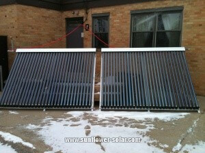 اثنين من مجمعات الطاقة الشمسية