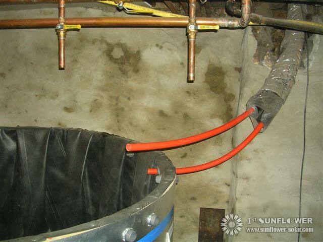 تركيب خزان المياه والسباكة لمنظومة التدفئة الشمسية (3)